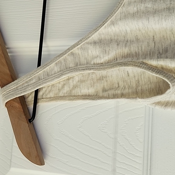 Kit and Ace tank top Oatmeal size 4 - Picture 2 of 7